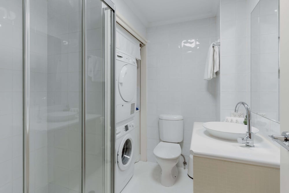 Central 2-bed With Gym and Parking