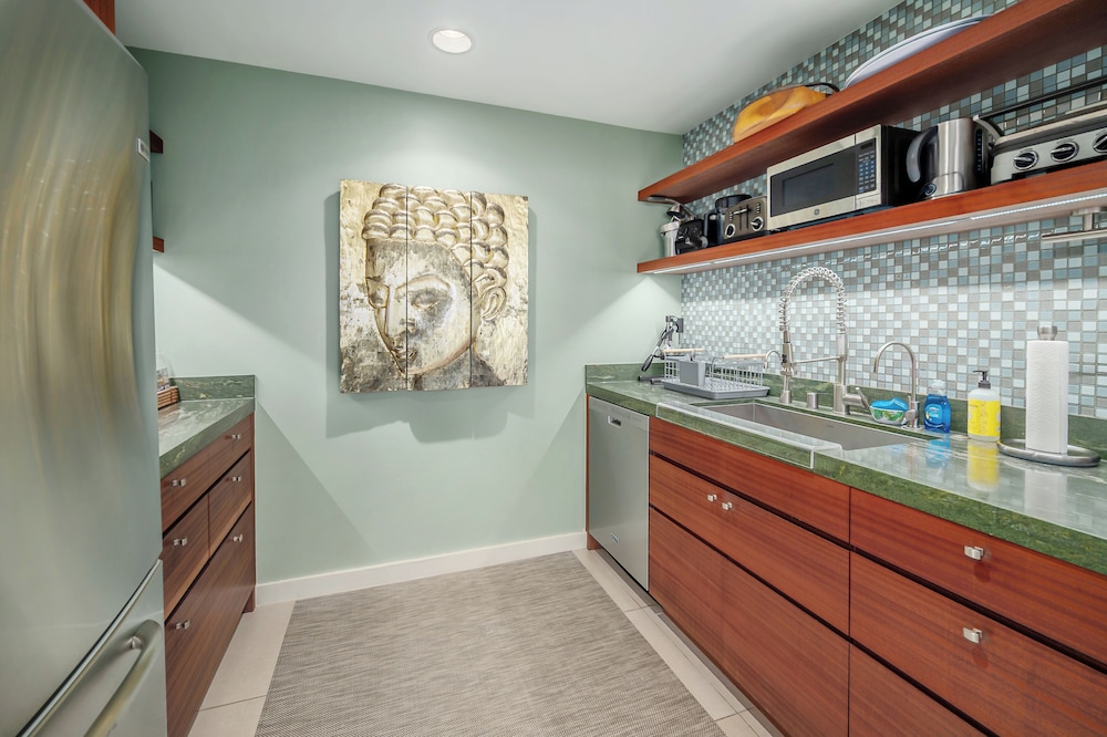 Secret Beach House in Kilauea