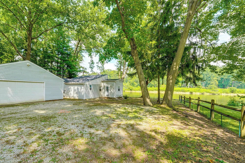 Cozy House on Meadowbrook Lake: Serene, Scenic!