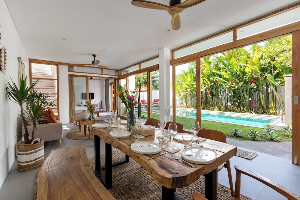 Beautiful Boho-chic 4br Tropical Villa in Pererenan Canggu