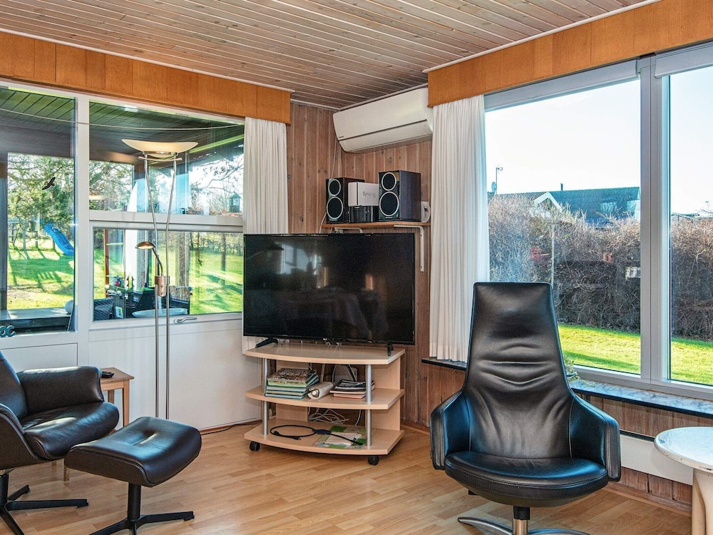 6 Person Holiday Home in Glesborg view 3