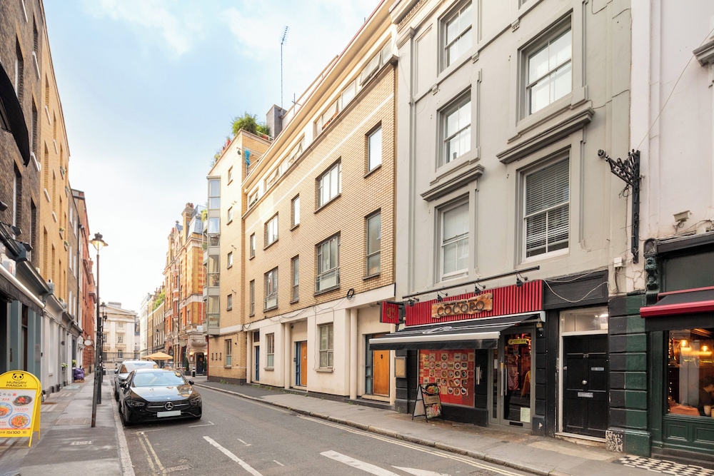 Urban Chic penthouse in Covent Garden