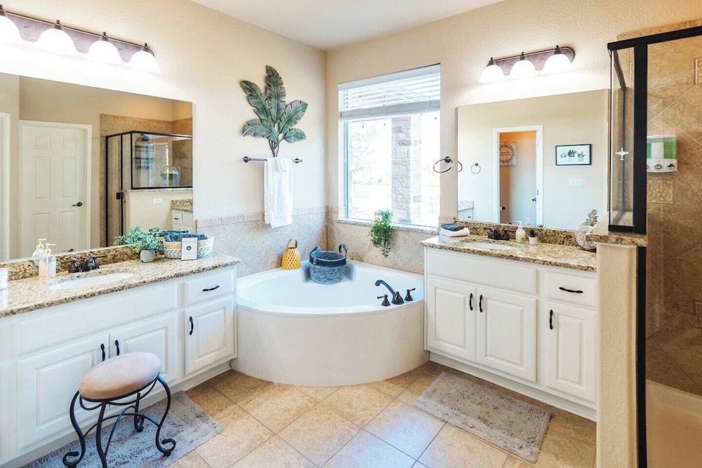 Austin Charm Home by The Key Rentals