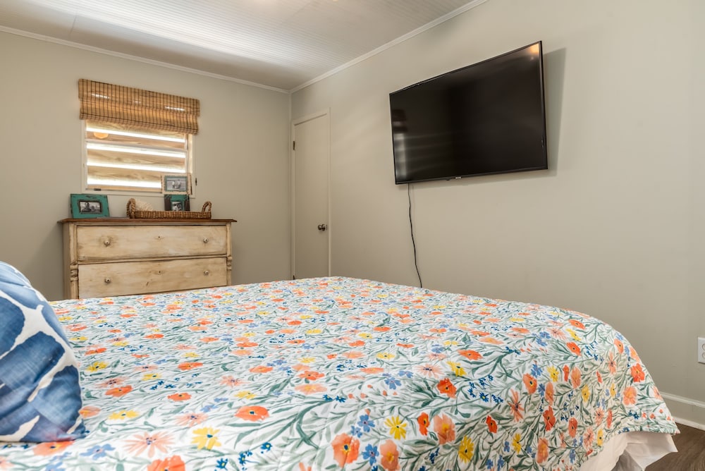 Sunny Side Up Ii - 320 Port Royal St 3 Bedroom Home