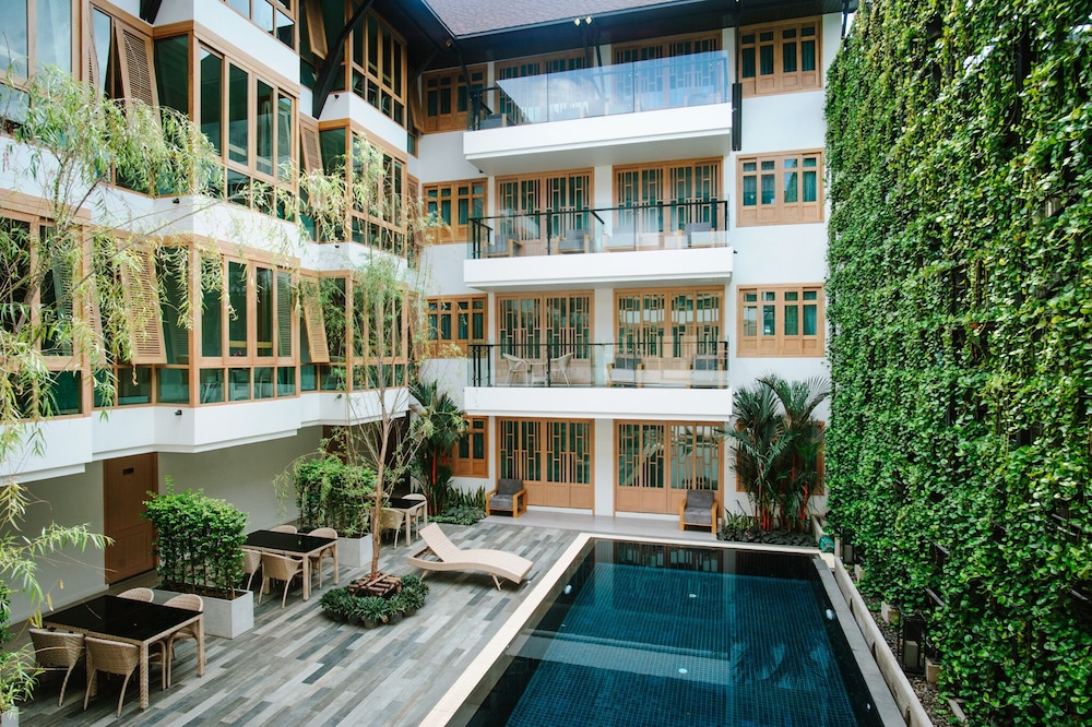 Hotel Moon Dragon Hotel - Image 1