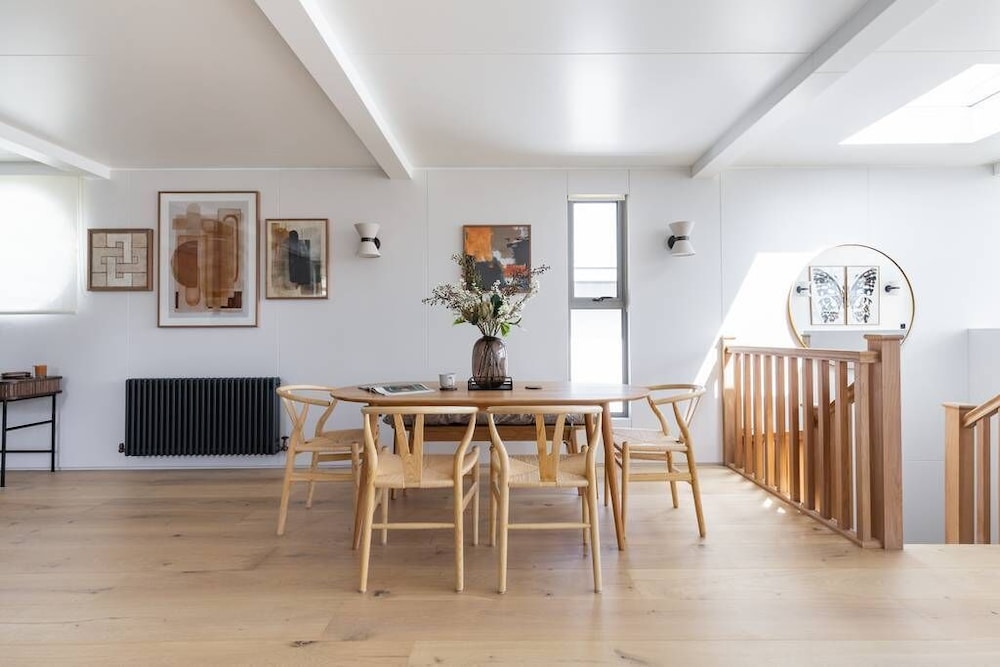 Cheyne Walk Houseboat by Onefinestay