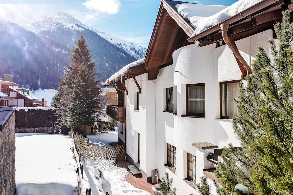 Appartements Traxl by Skinetworks view 4