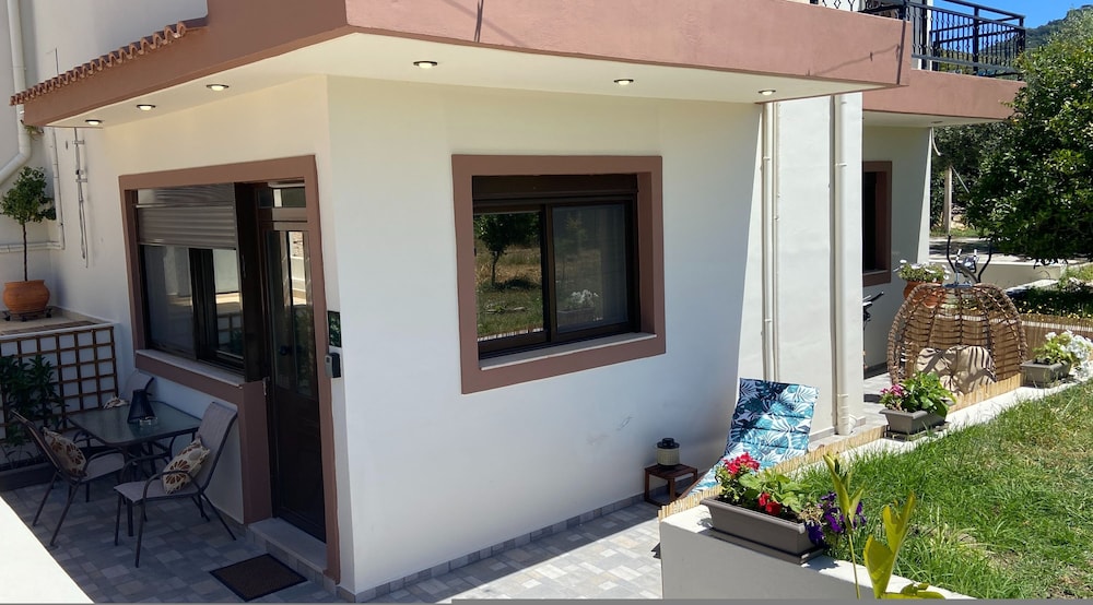 Casa Terra is Near Hillside Area Airport Beach view 3