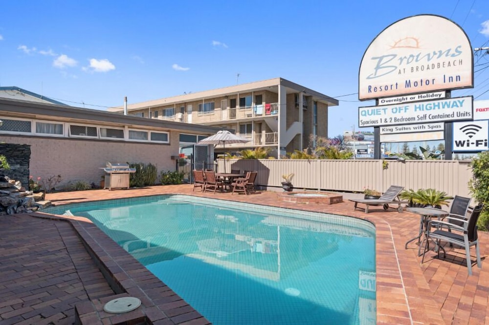 Mermaid Beach Vacations - Browns Broadbeach - Property Image 1