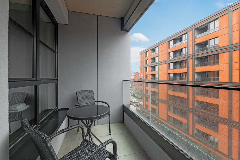 Doki Living - Foodhall & Parking by Downtown Apartments