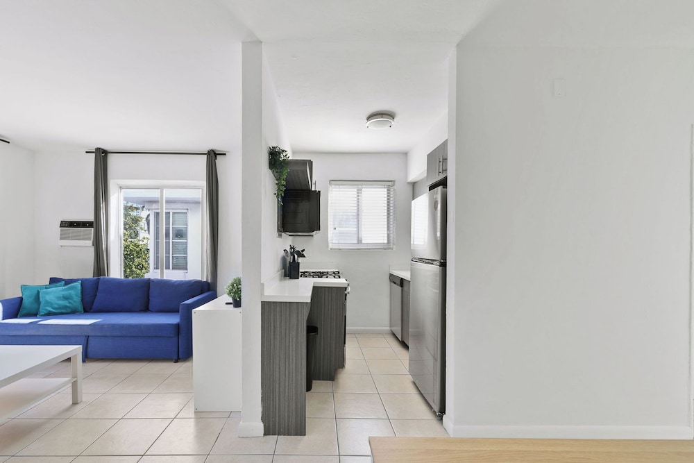 Harding Avenue Apartments by Andes STR