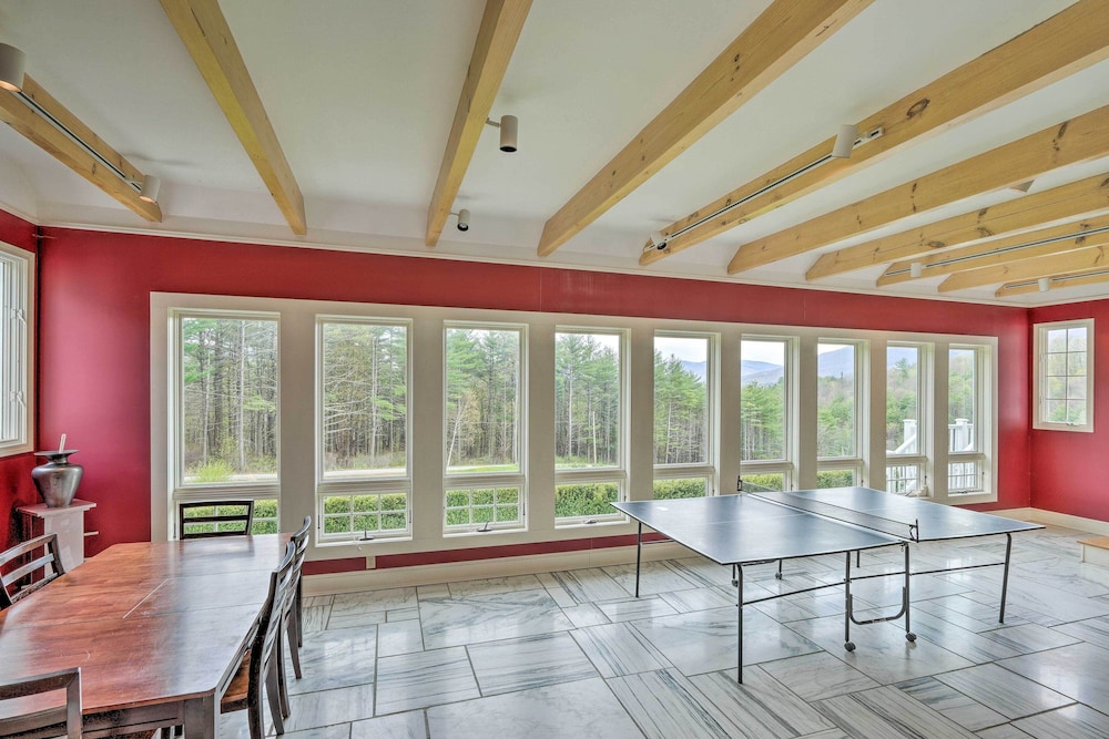13-acre Manchester Retreat: 13 Miles to Bromley! view 5