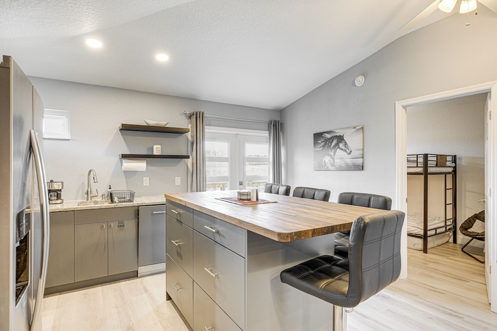 Pasture & Pond Views: Lovely Lutz Apartment