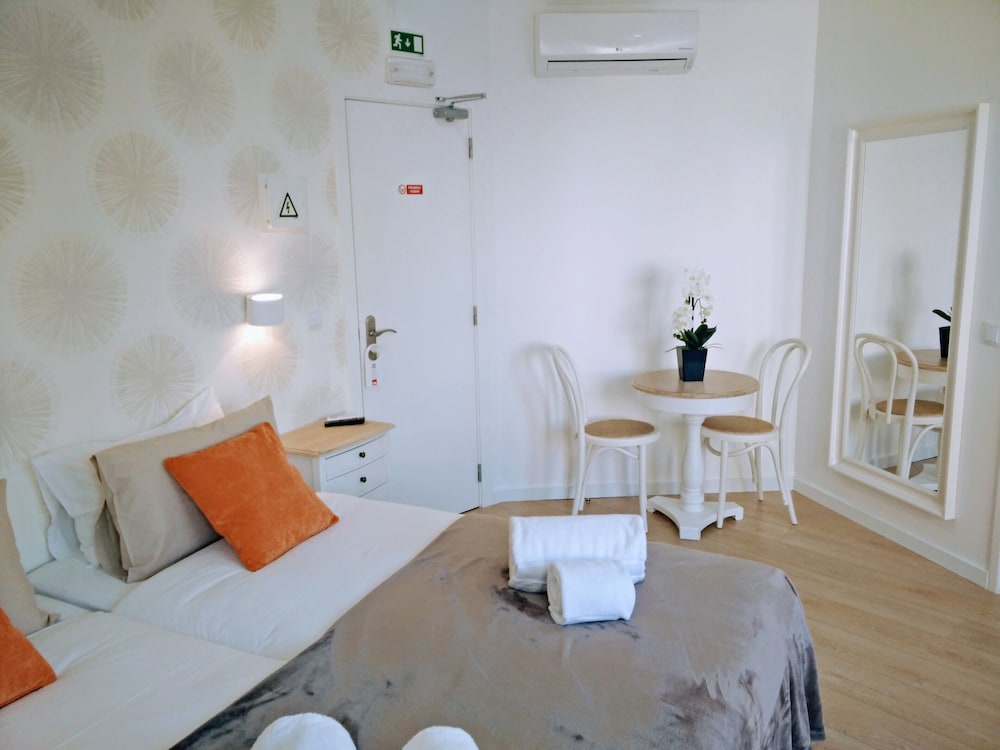 Lisbon Terrace Suites Apartment for Large Groups with Amazing Terrace