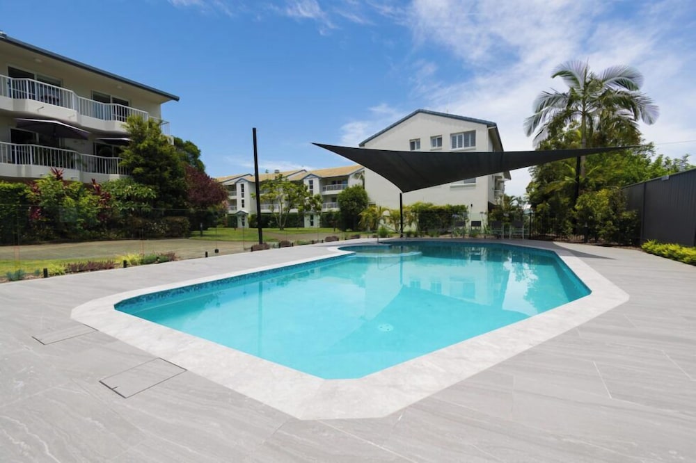 Cosy Central Burleigh Getaway
