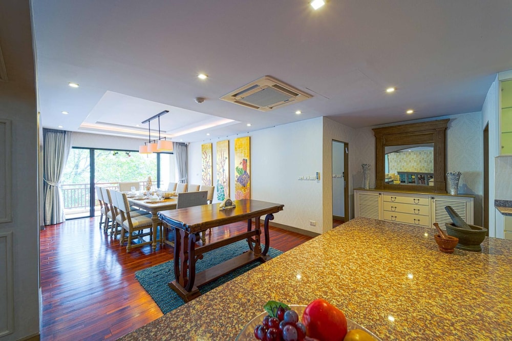 4 Bed Beachfront Condo SP43