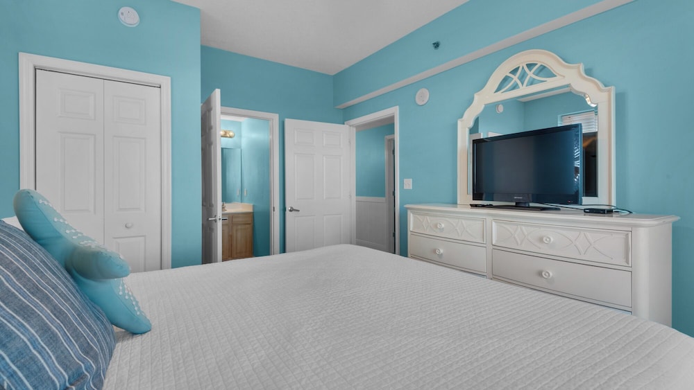 Prime Gulf View Condo Near top Attractions, Dining, & Beach Fun!