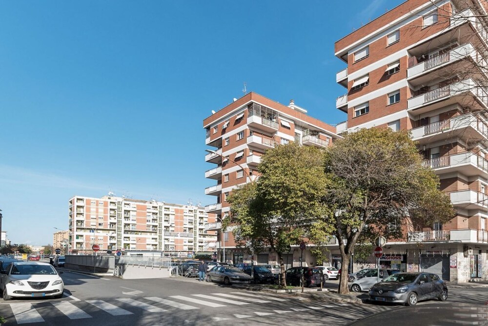 Pigneto & Malatesta Subway Flat