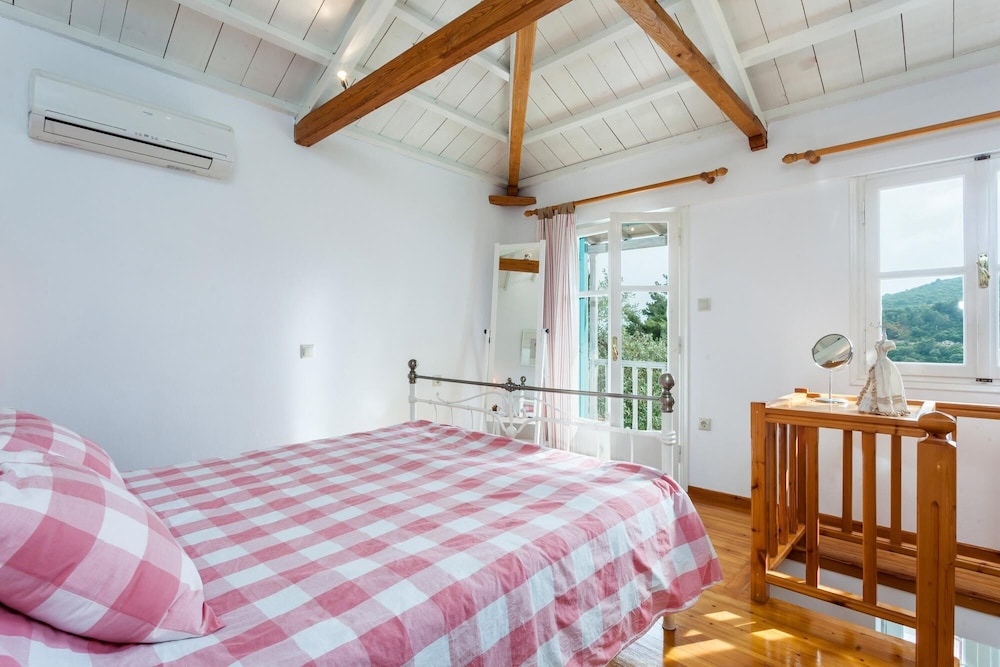 Michaels Cottage Large Private Pool Walk to Beach Sea Views A C - 2828 view 5