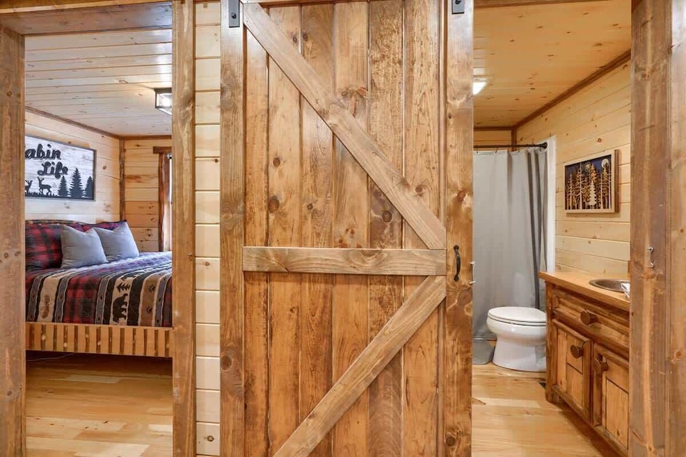 Seven Pines Cabin - Secluded in Hocking Hills