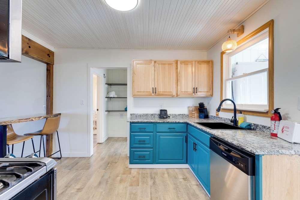 Walk to Shore: Rockaway Beach Retreat w/ Hot Tub!