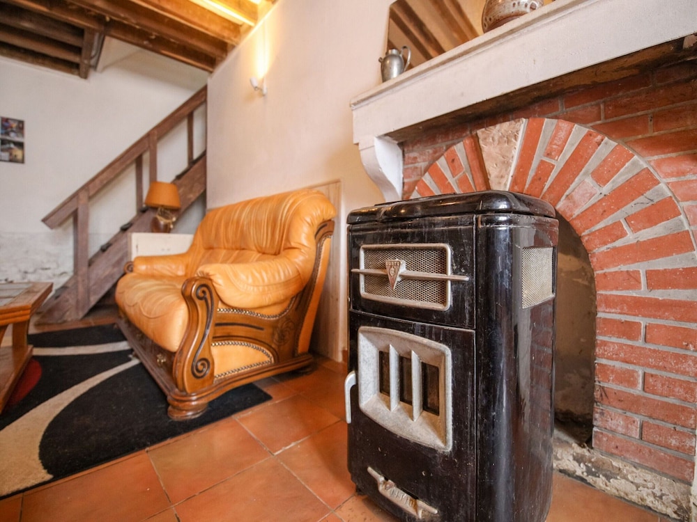 Traditional Holiday Home in Brinon sur Beuvron