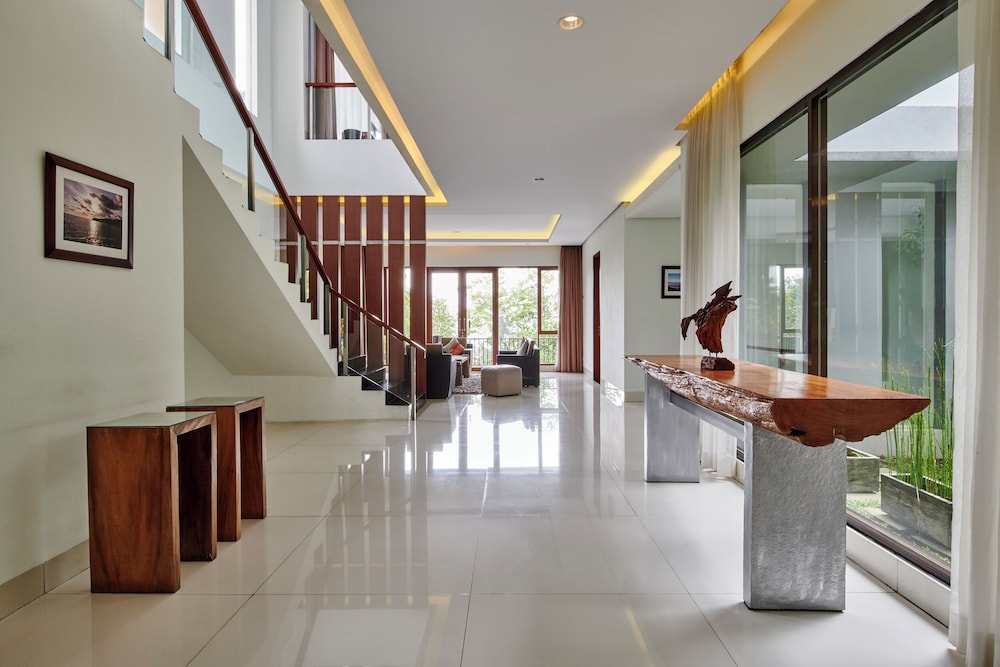 Oyama City View 4BR Villa with a Heated Pool