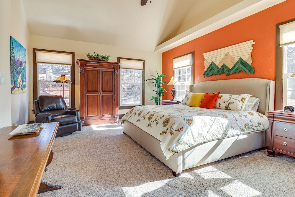 Spacious Manitou Home w/ Views in Central Location view 2