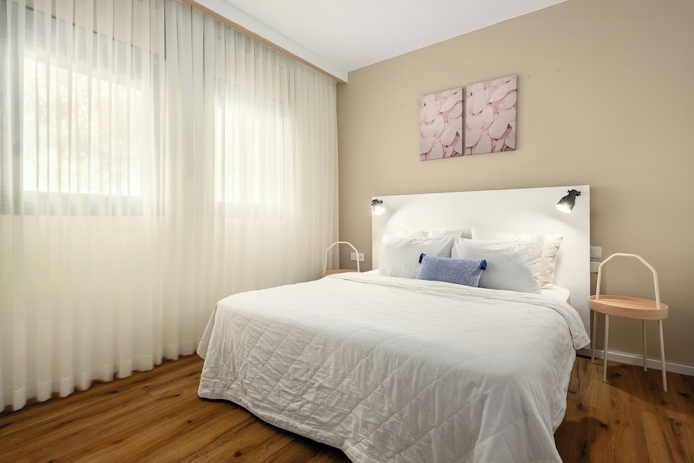 Royal Park Apt Resort by Sea N Rent