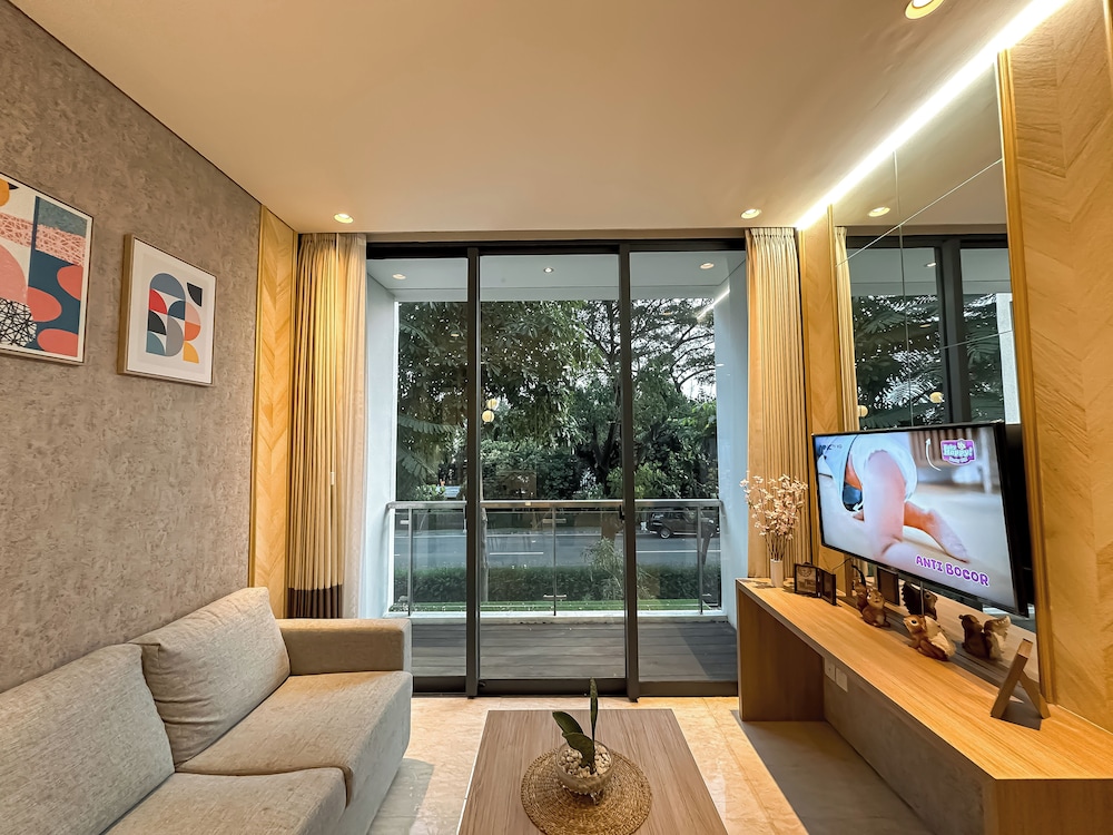 Tranquil And Modern Haven 2Br At The Rosebay Apartment