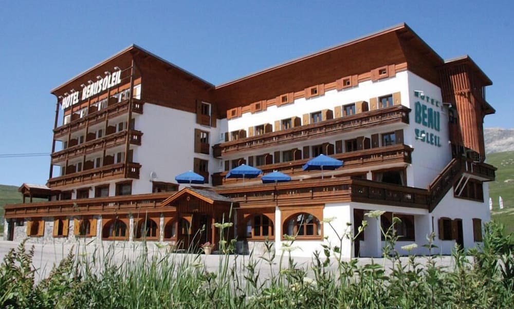 Huez Vacations - SportHotel Beausoleil - Property Image 1