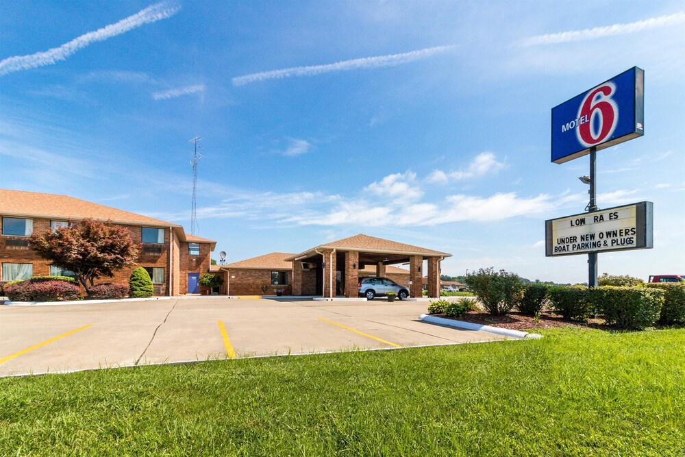 Motel 6 Marion, IL