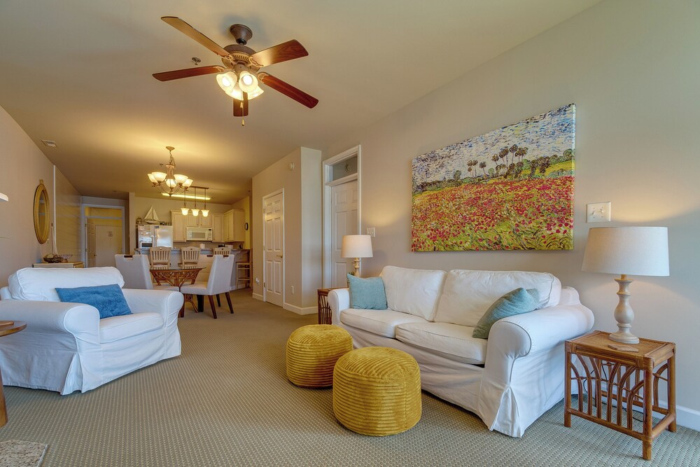Community Pools & Beach: Smith Mountain Lake Condo