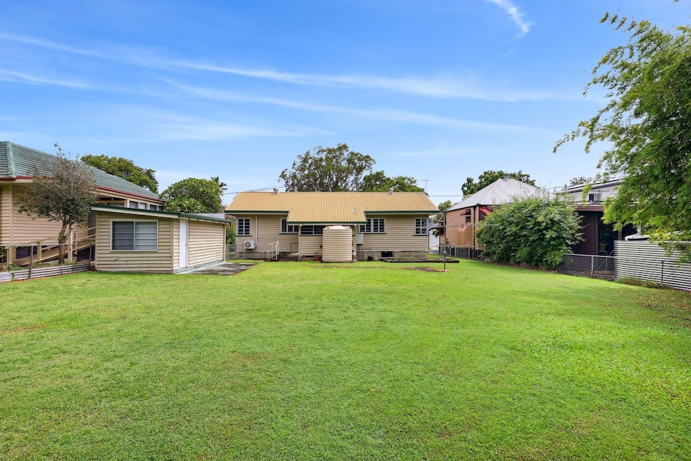 Spacious 3-bed Home in Morningside With Backyard
