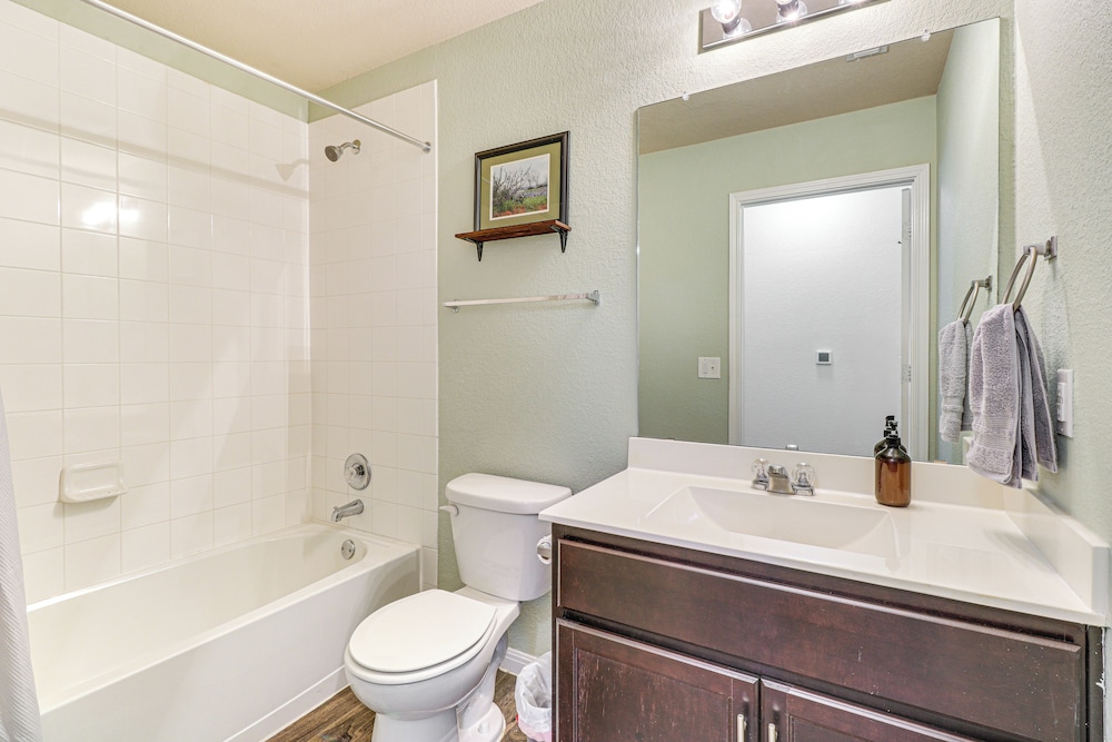 Shop, Dine & Unwind: Pet-friendly Home in Austin!