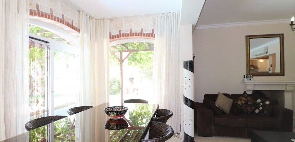 Villa ANM2 by JoyLettings view 4
