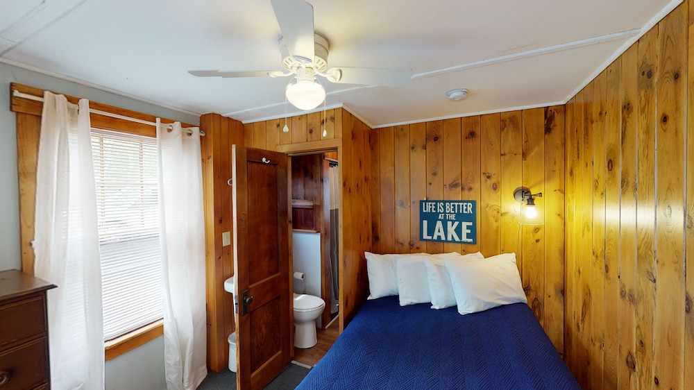 Lakeview House & Cottages