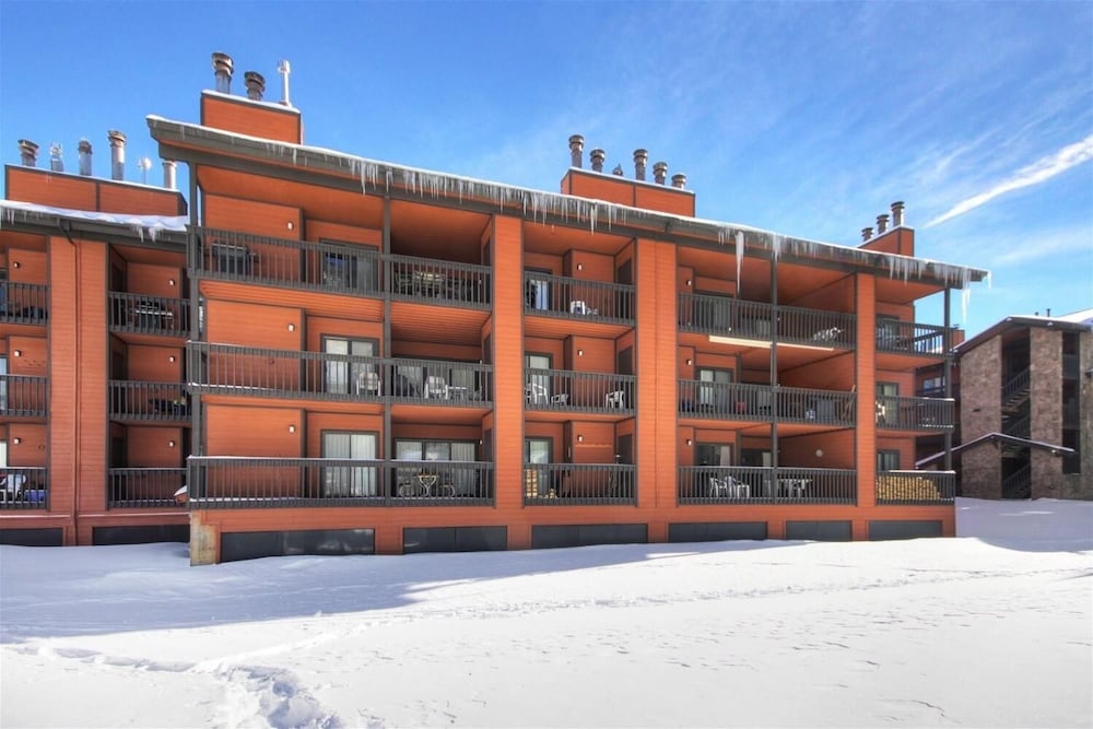 Mountainside  162h 2 Bedroom Condo by RedAwning