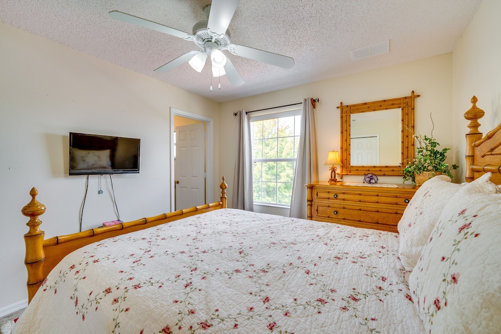 Sunny Kissimmee Vacation Rental w/ Pool Access view 5
