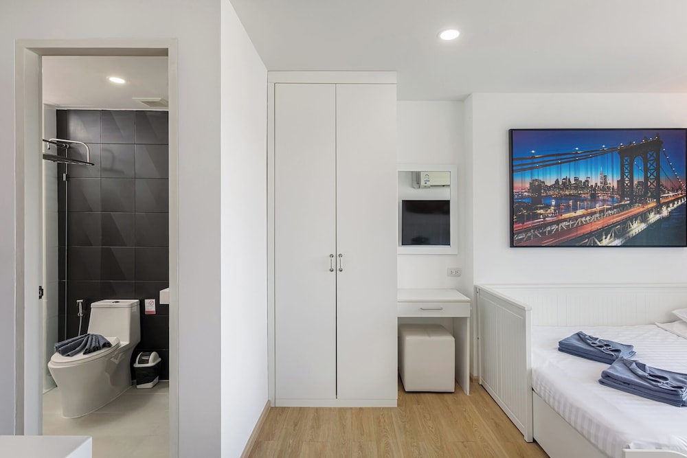 Studio in Ozone Condo in Kata A702