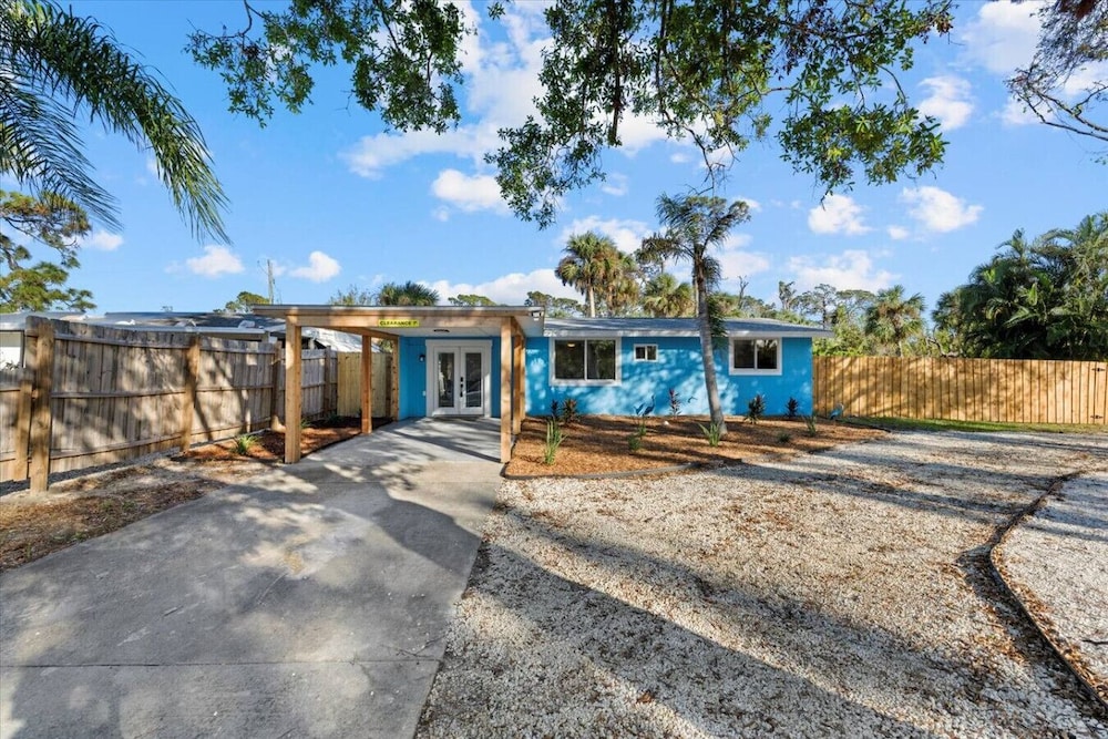 Coastal 2-Bedroom Home Minutes to Beach