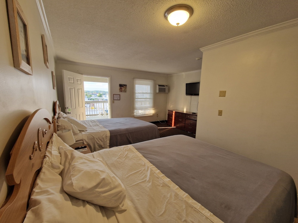 Sandcastle Beachfront Inn