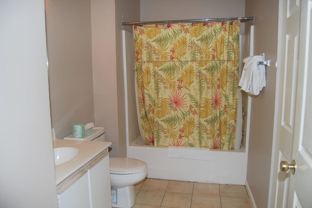 Fairways At Riveroaks 23d 3 Bedroom Condo by RedAwning