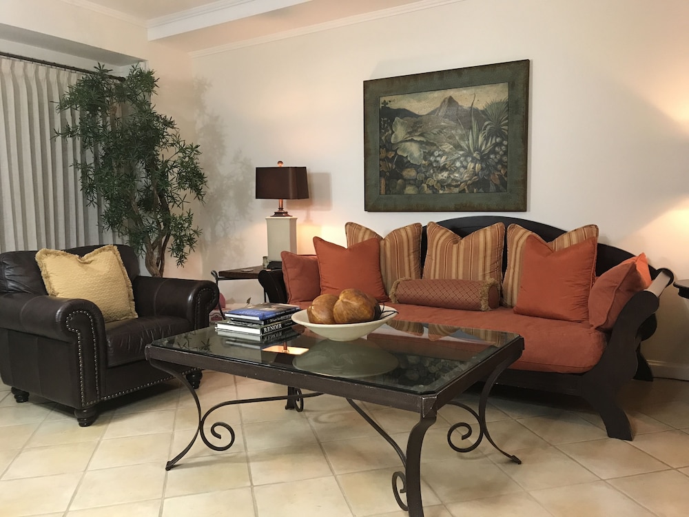 CR Luxury Los Sueños Condos
