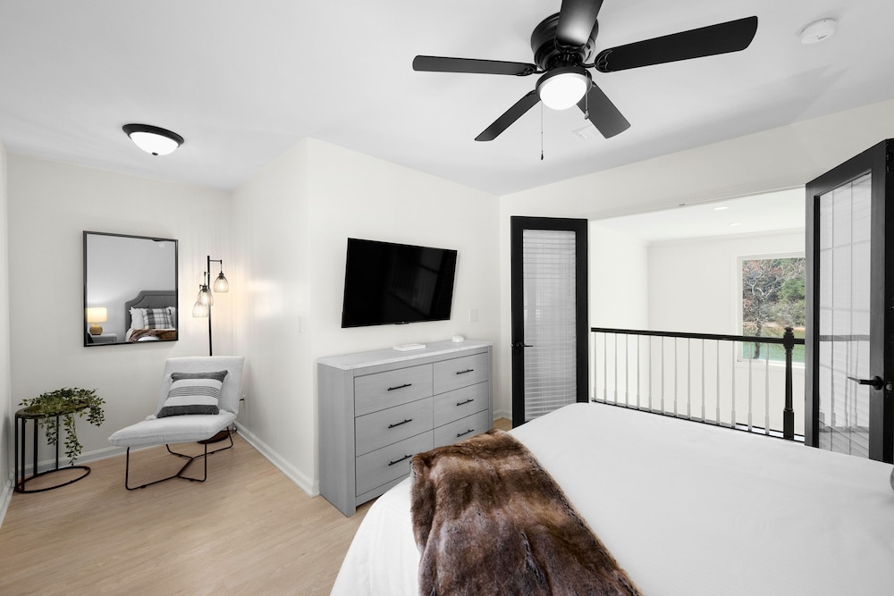 Knotty Pines by Avantstay Lake Views Renovated