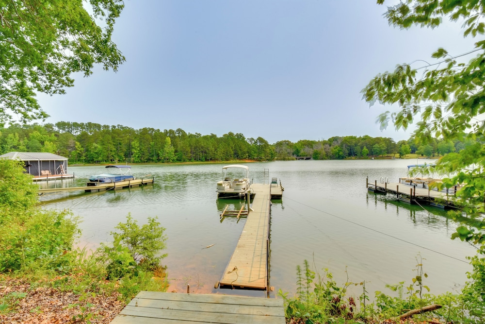 Waterfront Cabin w/ Private Dock on Lake Hartwell!