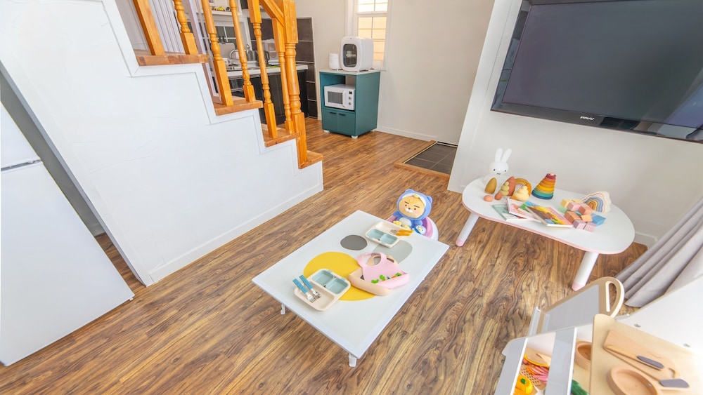 Ganghwa Hi Mom Kids Spa Pension Yellow