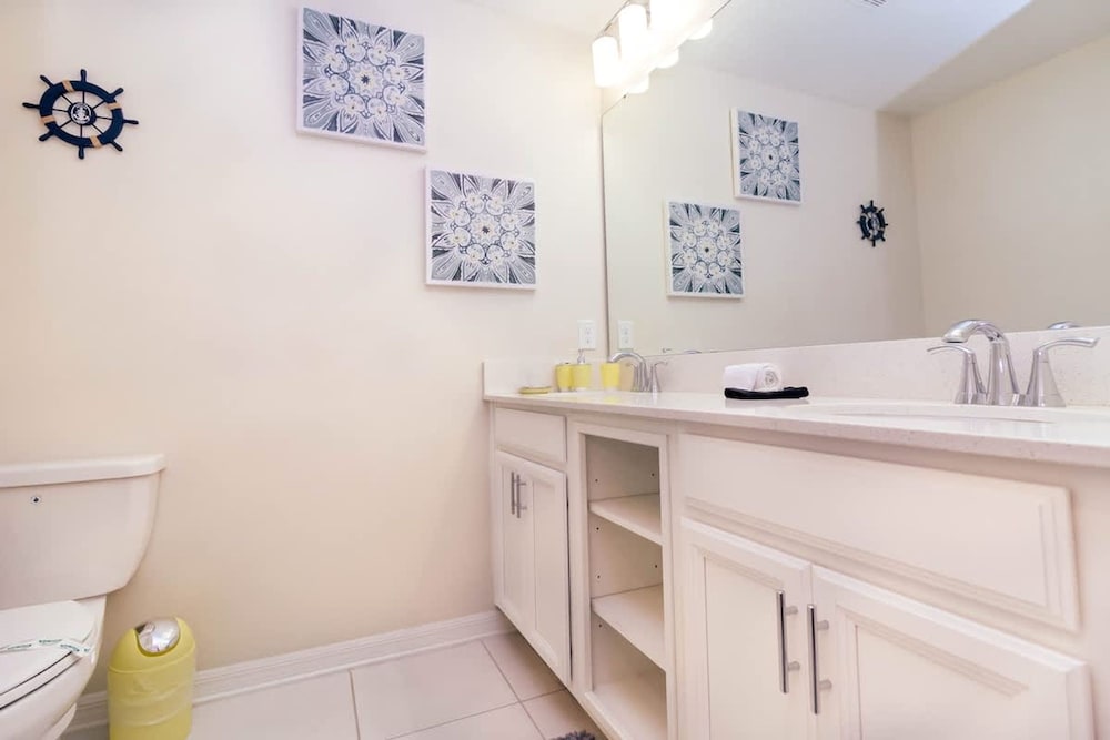 Beautiful Decor 2BR Apartment Near Disney