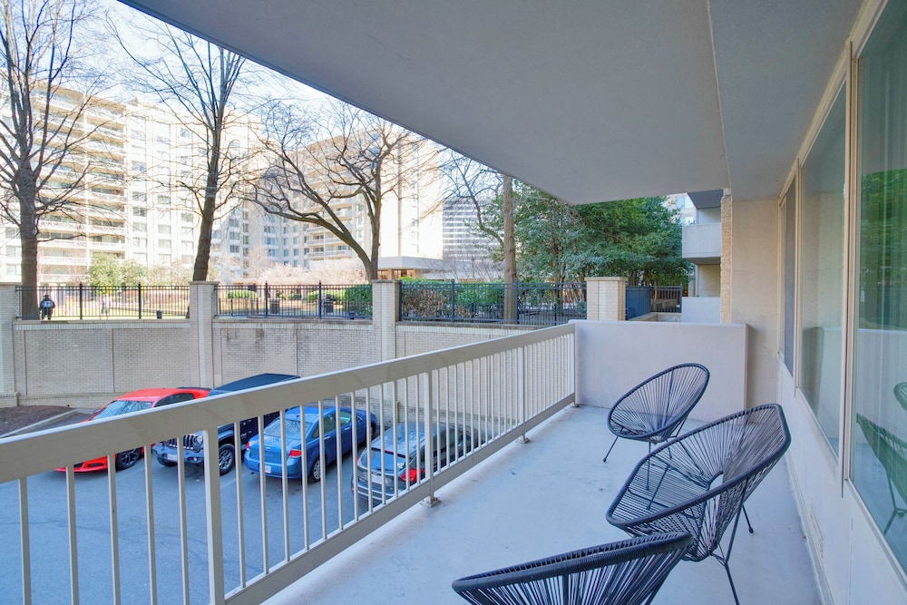 Crystal City Comfortable Apartments
