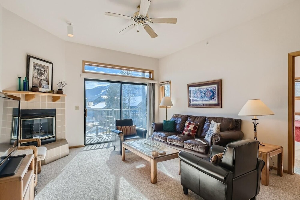 Lake Forest 201f 2 Bedroom Condo by RedAwning